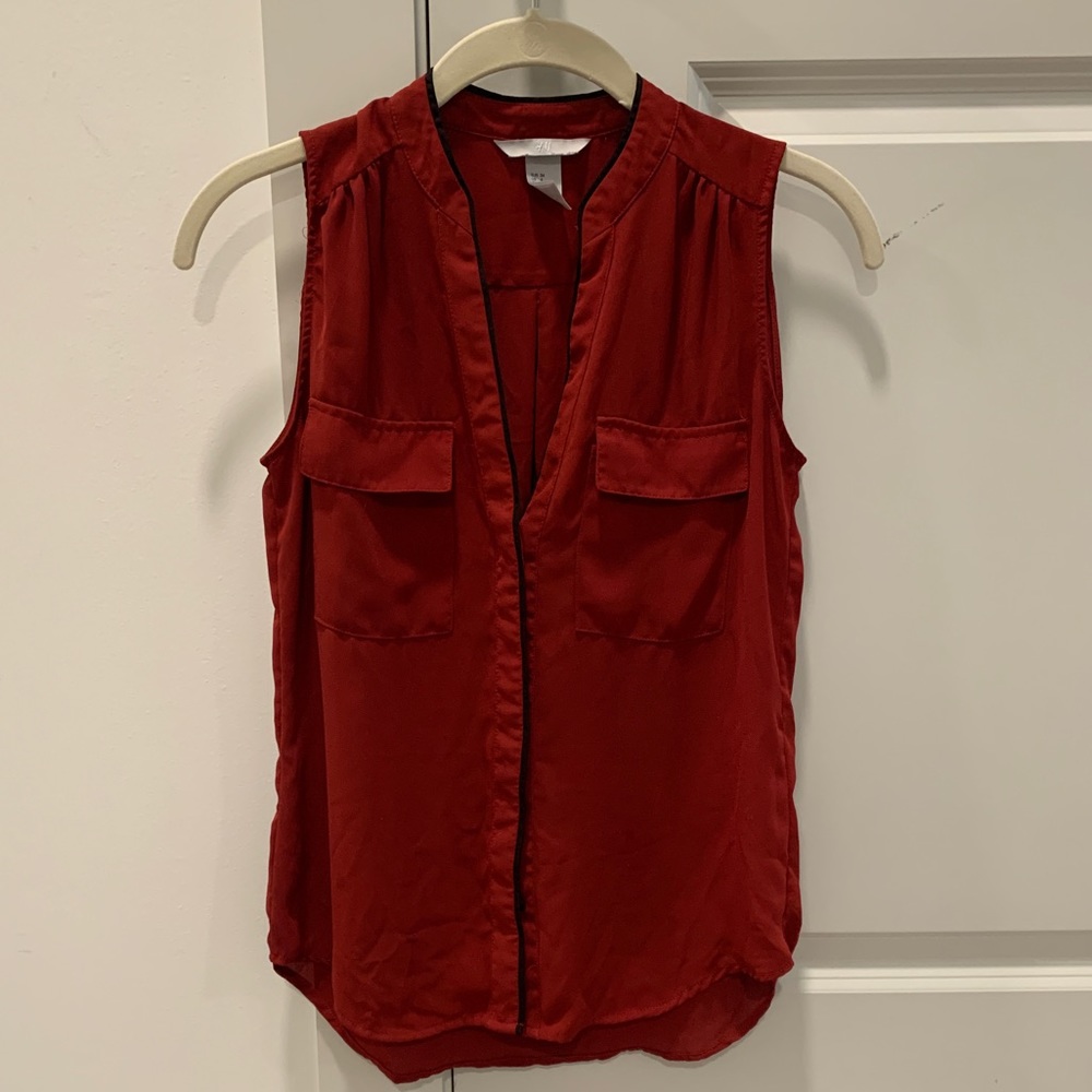 H&M - red v neck sleeveless blouse, size 4, in perfect condition